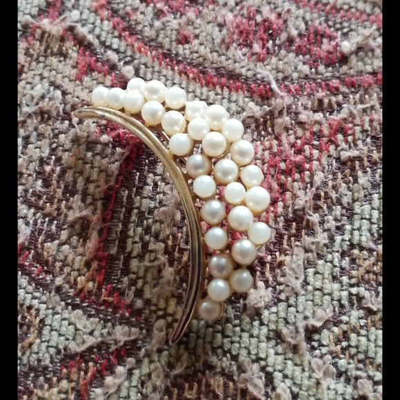 Pearl Crescent Goldtone Brooch Pin - Picture 8 of 16